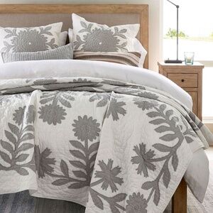 Pottery Barn Lilo Handcrafted 100% Cotton King Quilt with 1 Euro Sham